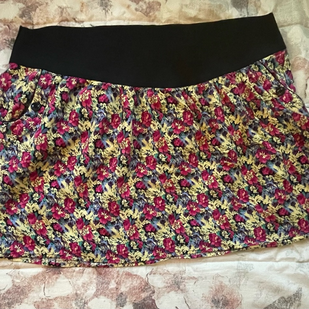 Torrid Plus Size Floral Patterned Skirt with Lining Size: 3